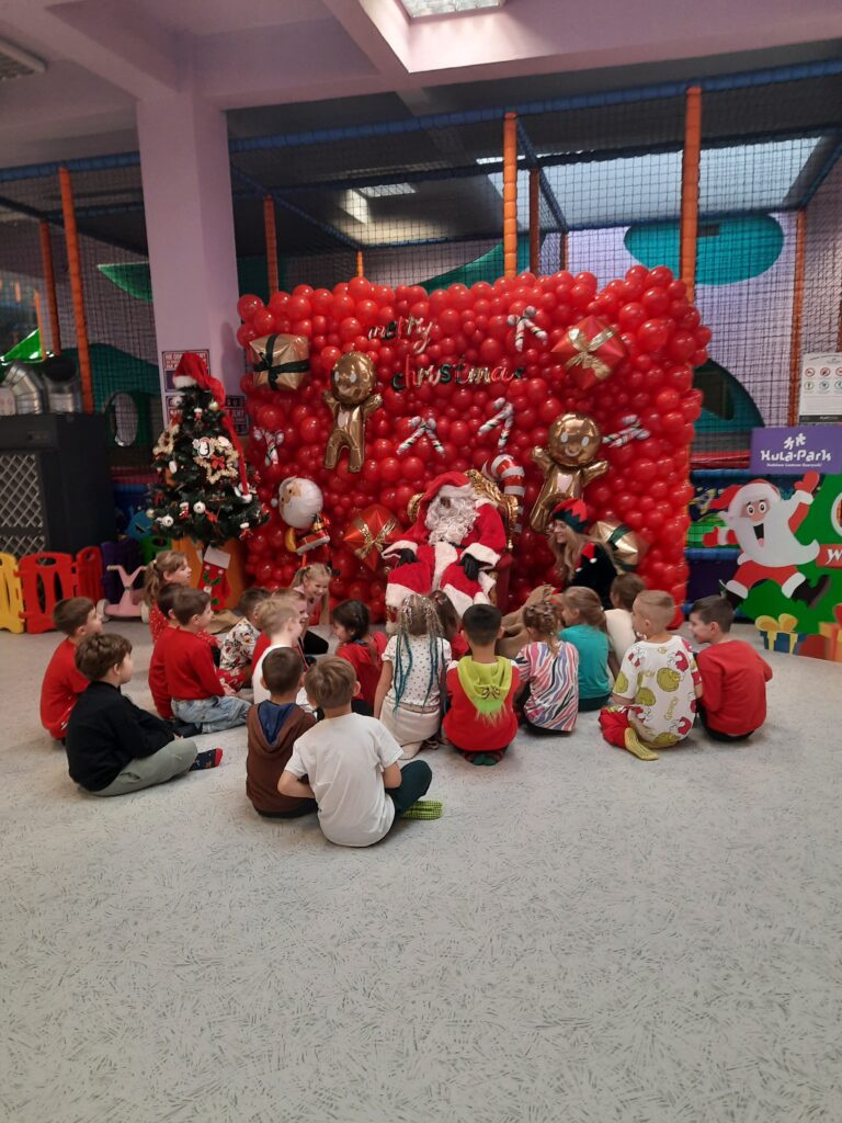 Spotkanie ze Świętym Mikołajem Spotkanie ze Świętym Mikołajem